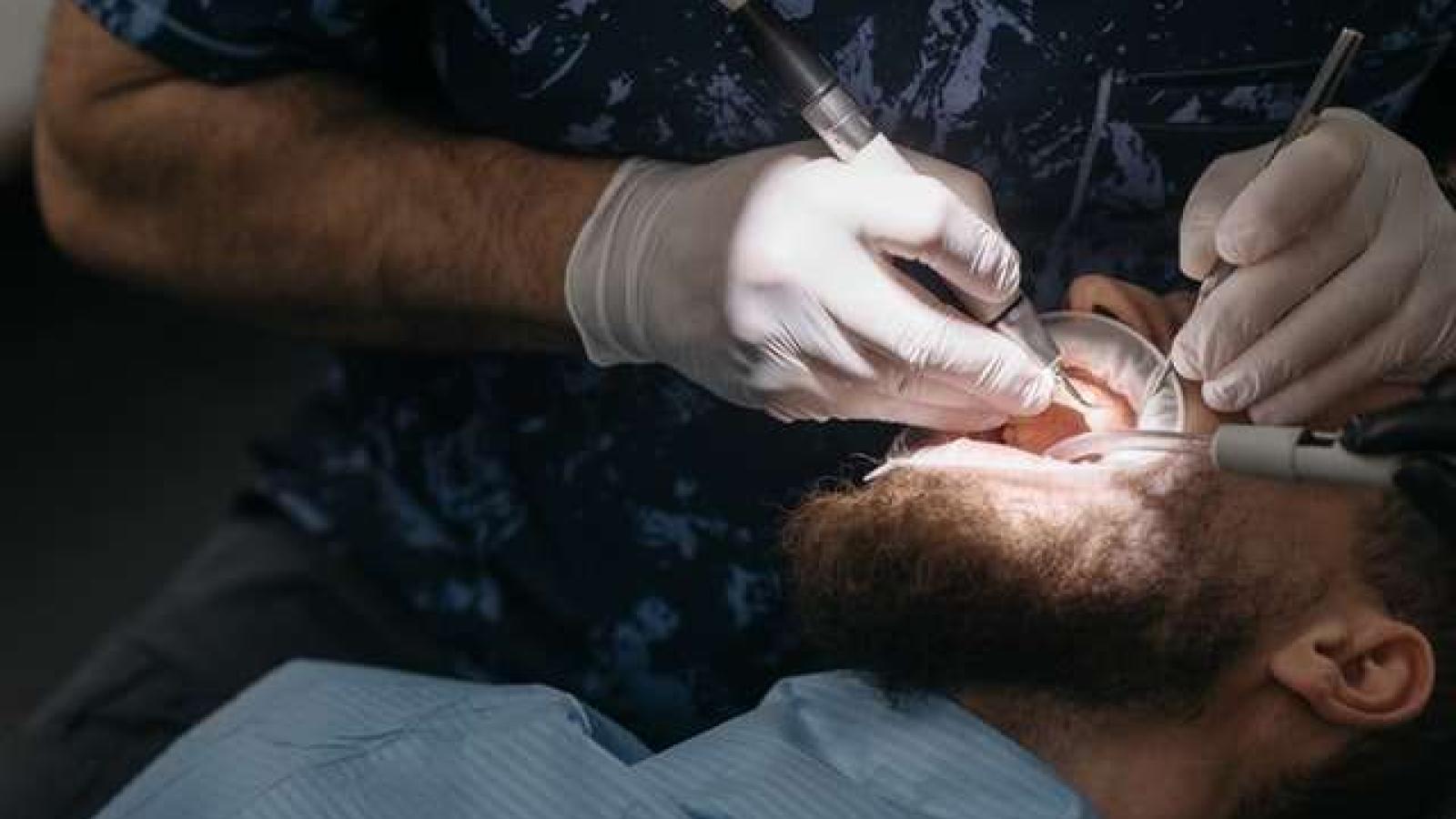 Dental hygienist